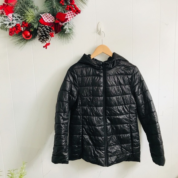 Forever 21 Jackets & Blazers - Forever 21 Black Hooded Puffer Jacket!